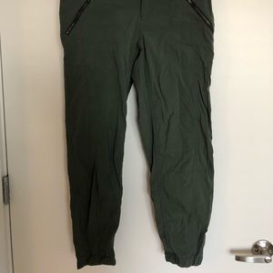 Athleta Cropped Pant (Stretchy)